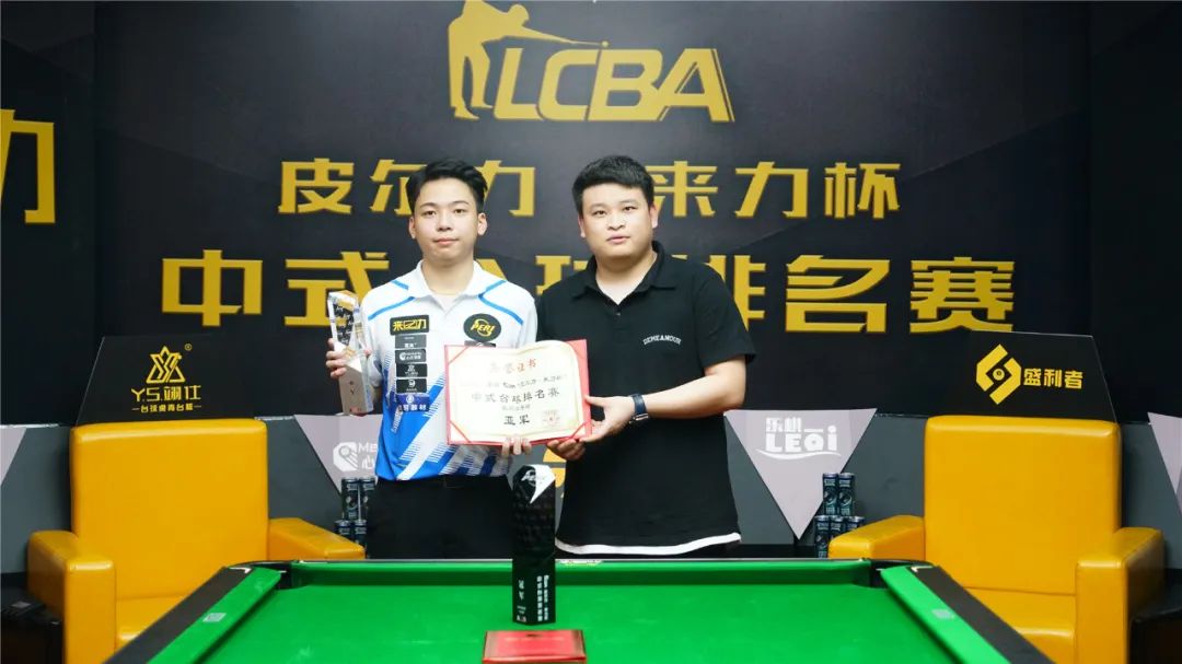 一个鲜明的 一个鲜明的